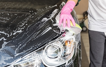 Pranje automobila u sopstvenom dvorištu obično zabranjeno: Kazna i do 100.000 evra