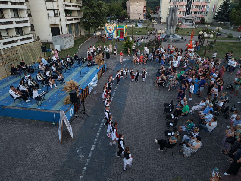 Ljetnje večeri Ugljevik 2026. zatvorene uz muziku, folklor i brojnu publiku (FOTO)