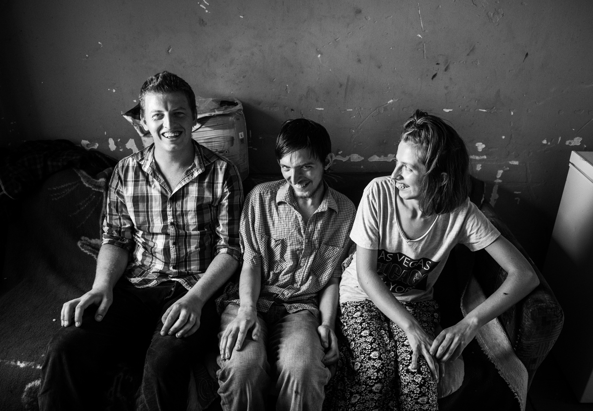 Pomozimo porodici Novaković iz Bijeljine koja hrani troje djece sa smetnjama u razvoju (VIDEO, FOTO)