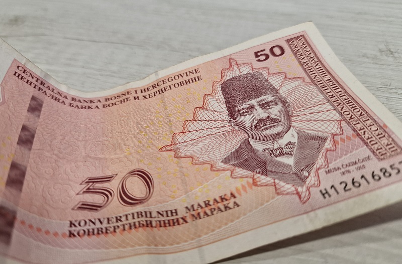 POVEĆANJE MINIMALCA I ZA 50 KM GASI POJEDINE FIRME: Vlada RS danas odlučuje o iznosu najniže plate