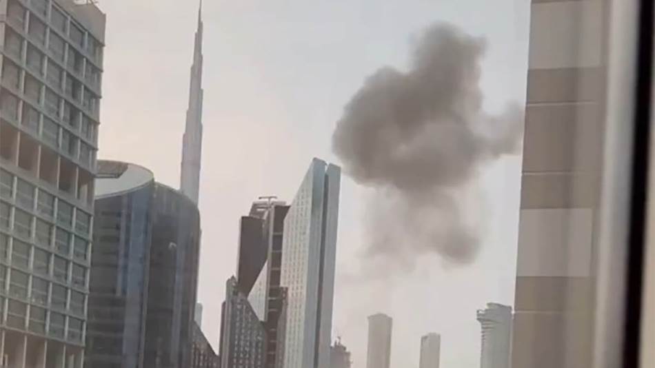 (VIDEO) Snažne eksplozije u Dubaiju, dim se nadvio iznad grada: Izbio jak požar u industrijskoj zoni