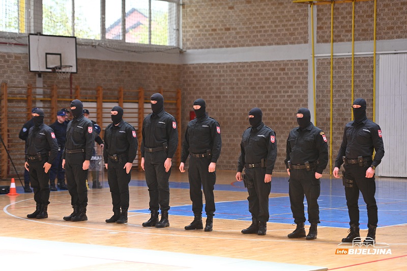 Bijeljina: Promovisana Srednja škola unutrašnjih poslova, trenutno potrebno stotine policajaca (FOTO)