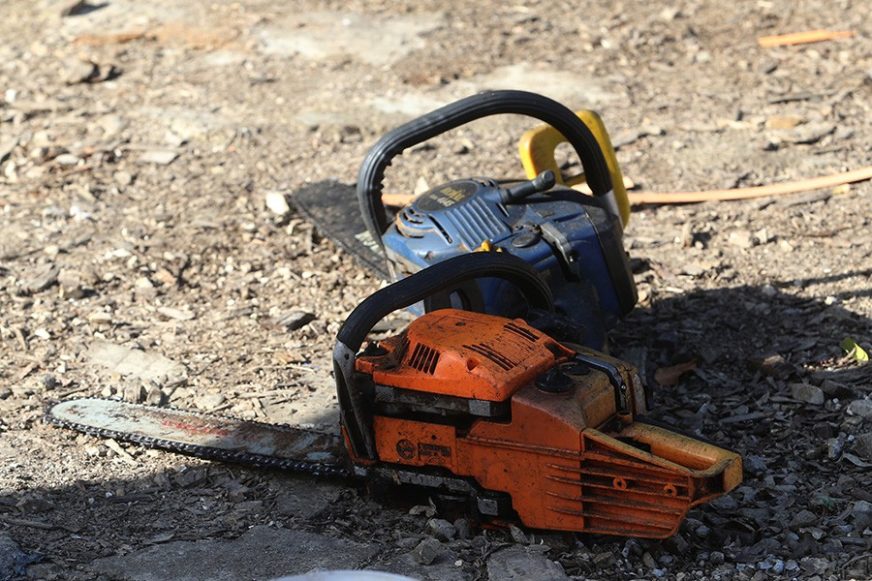 Ušao u klub sa motorkom i prijetio da puštaju njegove pjesme