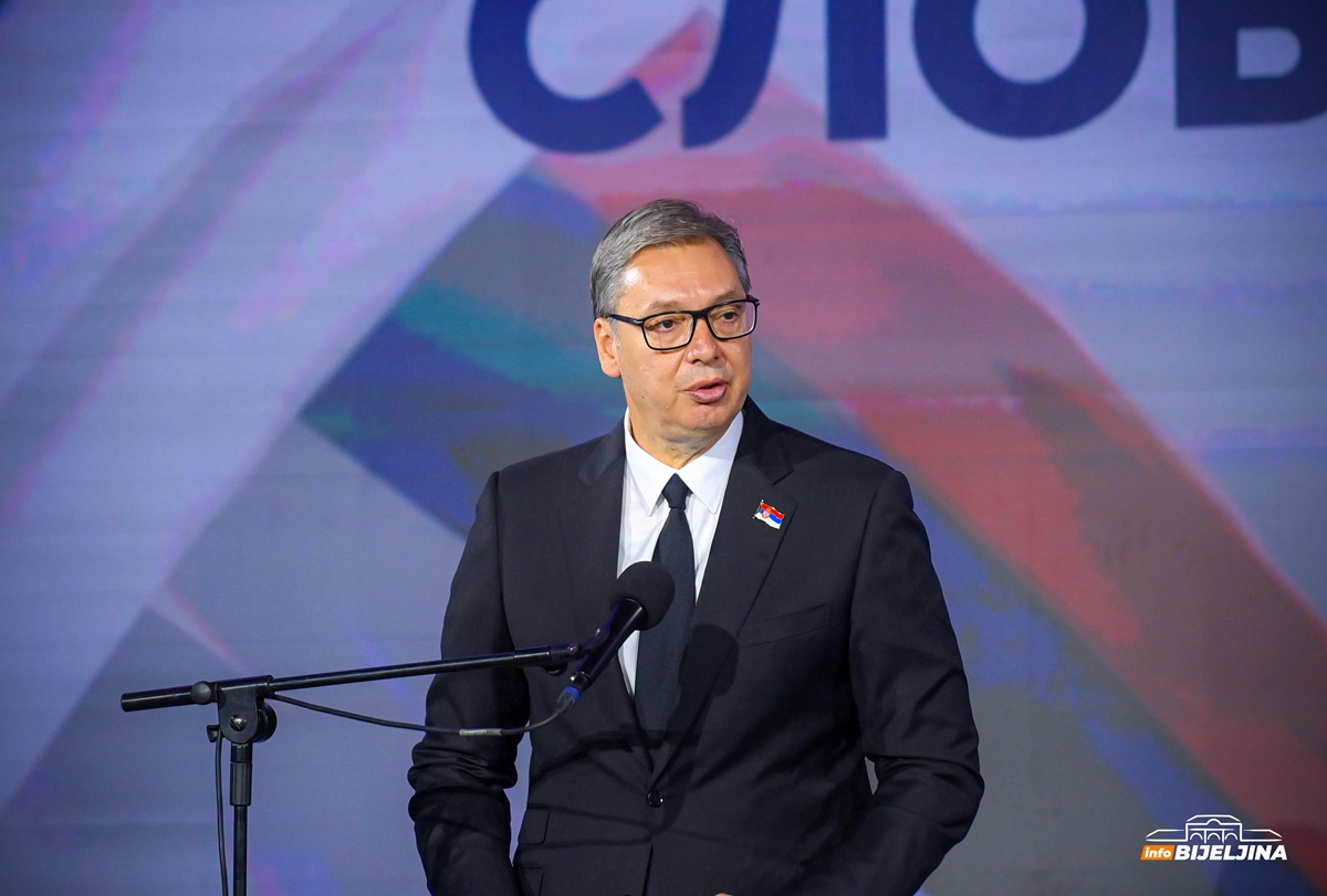 Vučić se obratio građanima i saopštio da podnosi ostavku: "Došao je čas odluke, pred Srbijom je novo poglavlje"