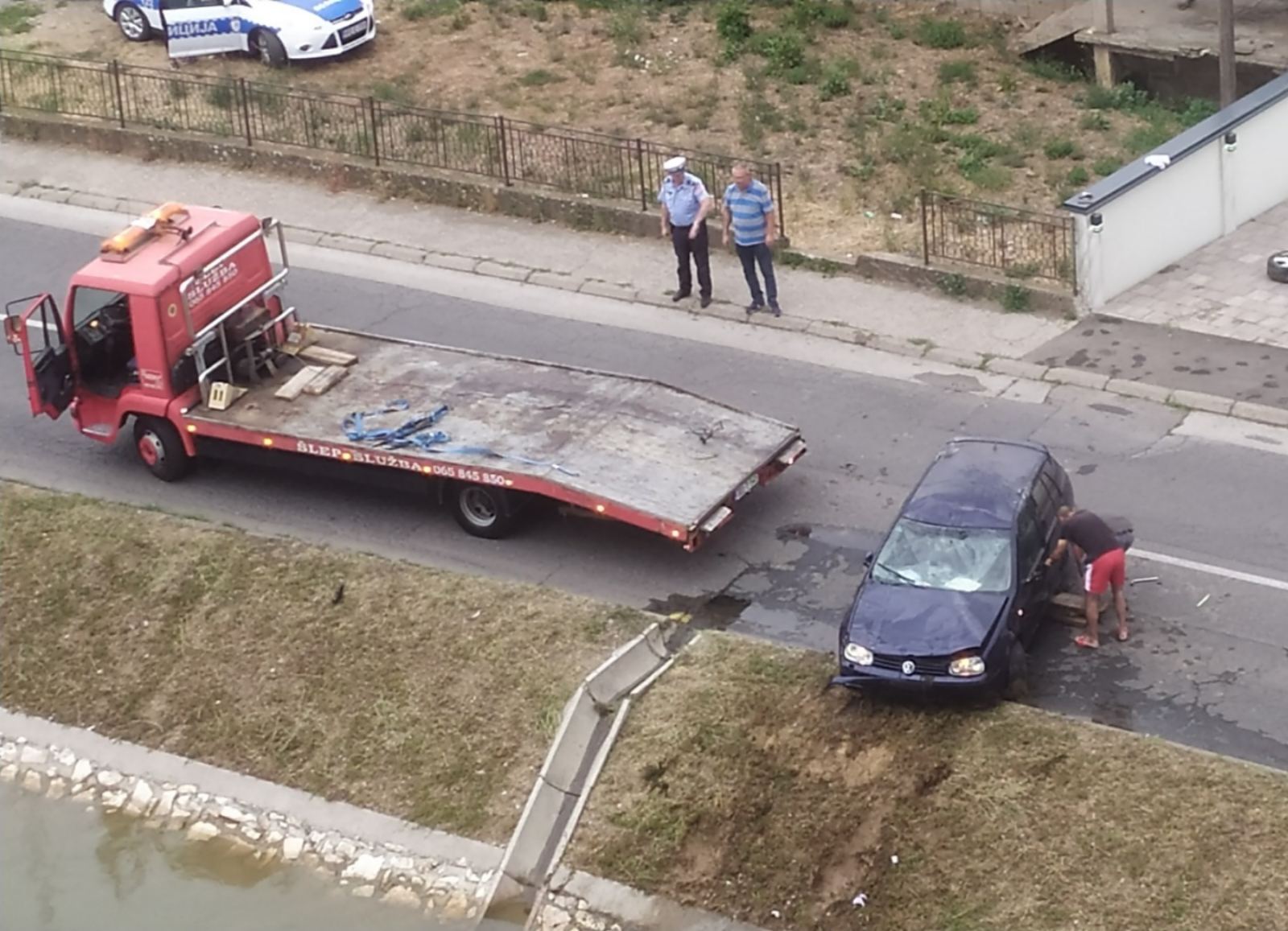 Vozilom sletio u kanal Dašnica (FOTO) 
