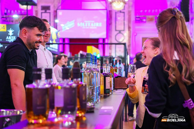 Rakije iz Republike Srpske predstavljene na prestižnom festivalu u bečkoj palati Hofburg (FOTO)