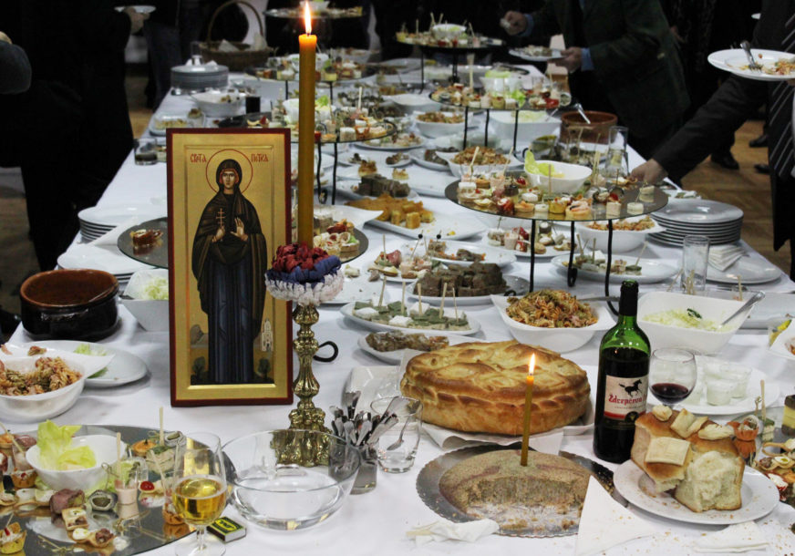 Predlog slavske trpeze za Miholjdan: Od predjela, preko sočne prasetine, do čuvene torte