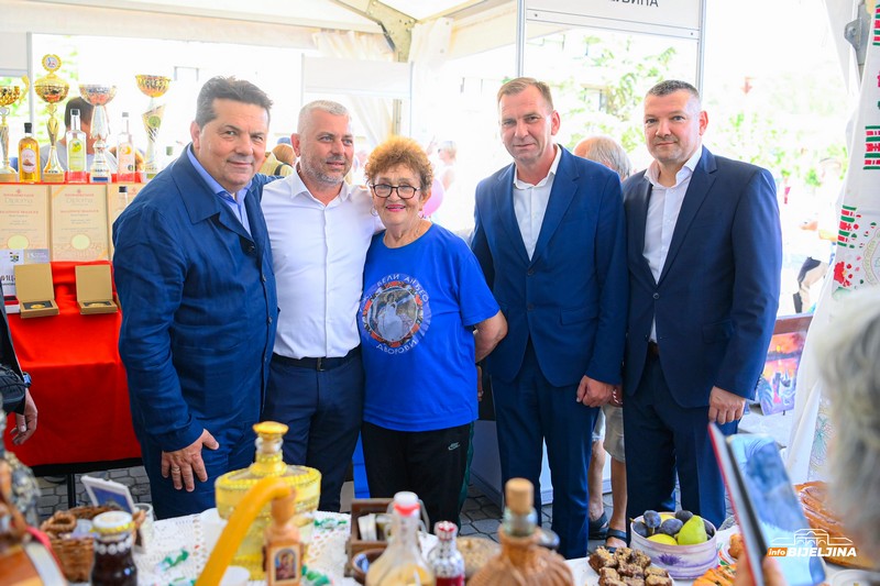 Sajam šljive, voćnih rakija i meda u Ugljeviku okupio 91 izlagača: Podmajevički kraj nadaleko čuven (FOTO)