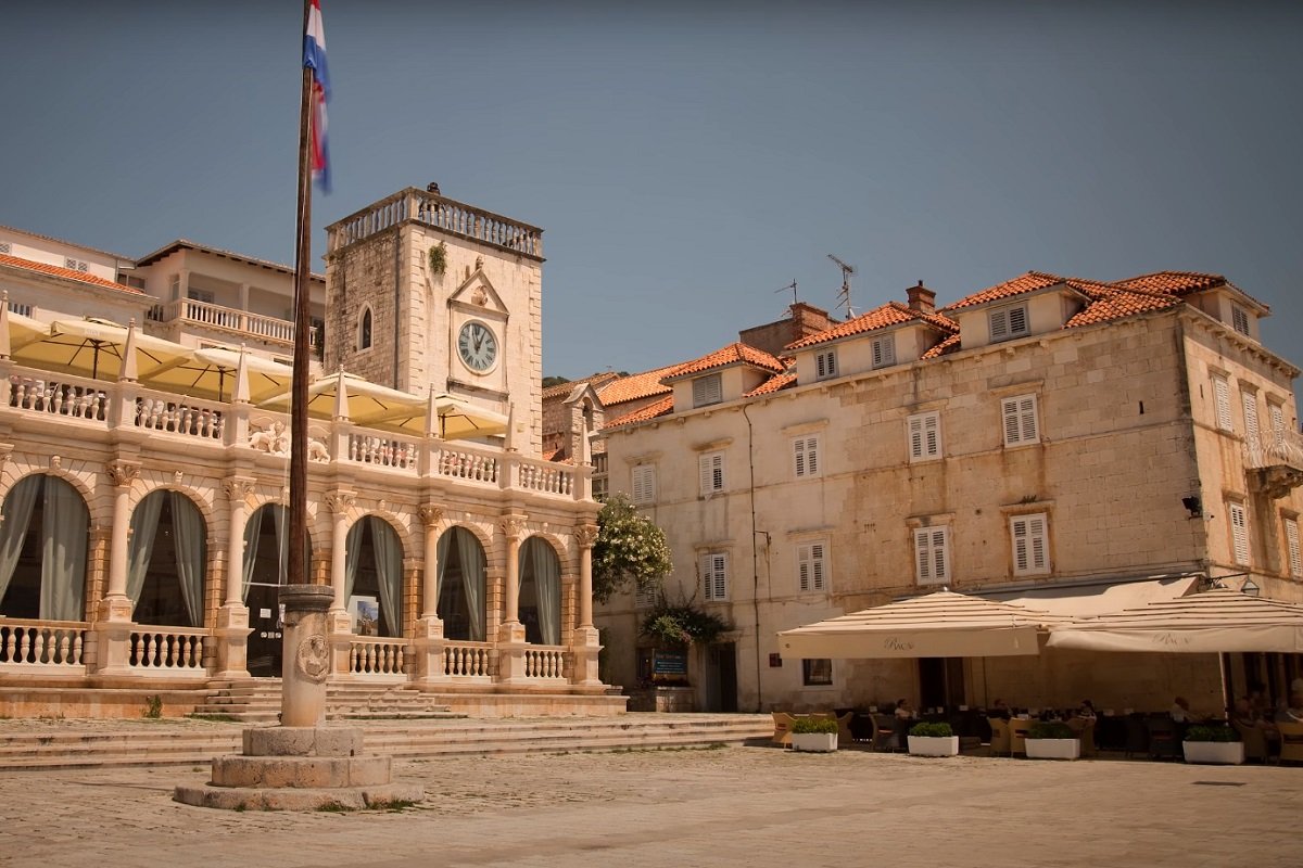 Srbi doživjeli šokantnu situaciju u restoranu na Hvaru (FOTO)