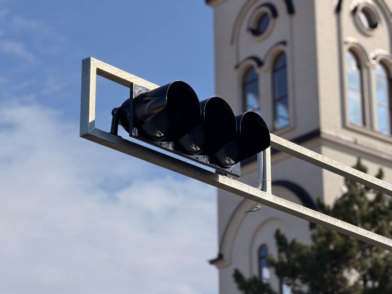 Patkovača: Kod osnovne škole postavljen semafor (FOTO)
