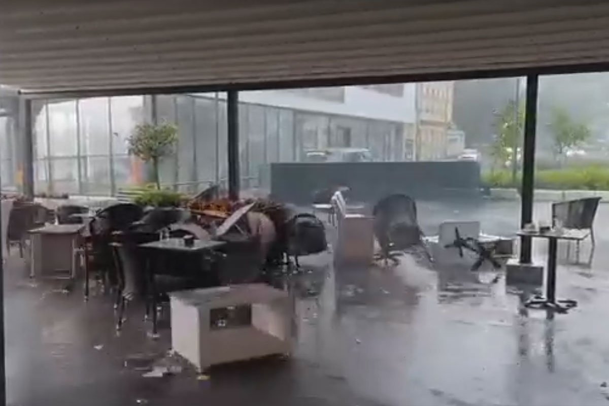Snažno nevrijeme pogodilo BiH, vjetar nosio sve pred sobom (VIDEO)