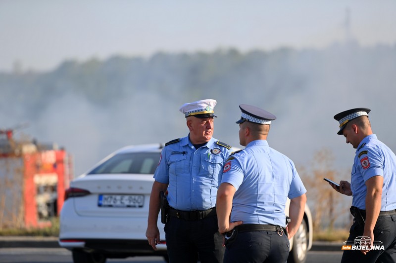 Uspostavljen saobraćaj na bijeljinskoj obilaznici, vatrogasci ostaju dežurati (FOTO)