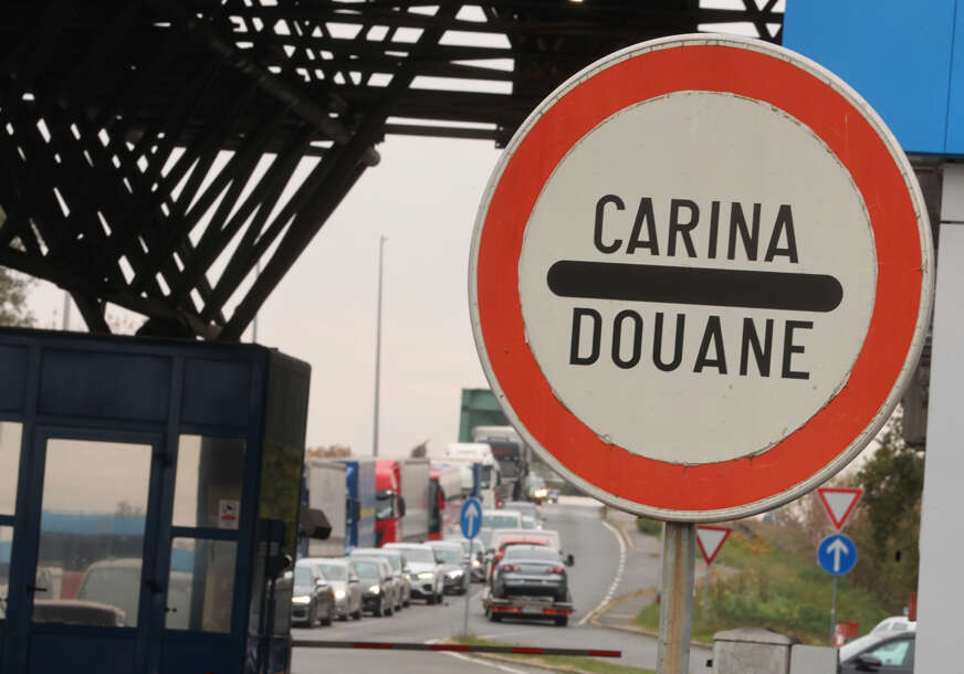 Carinski službenik UIO BiH osuđen na godinu dana zatvora, MORA PLATITI I 35.000 KM