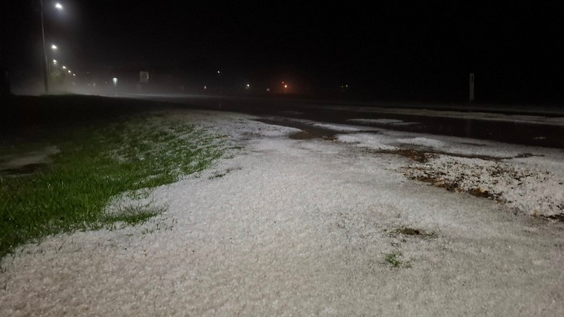 Jako nevrijeme stiglo u Srpsku, led zatrpao Novi Grad (FOTO)