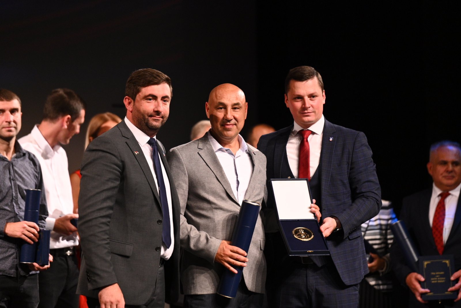 DAN GRADA BIJELJINA Uručena brojna priznanja zaslužnim pojedincima (FOTO)