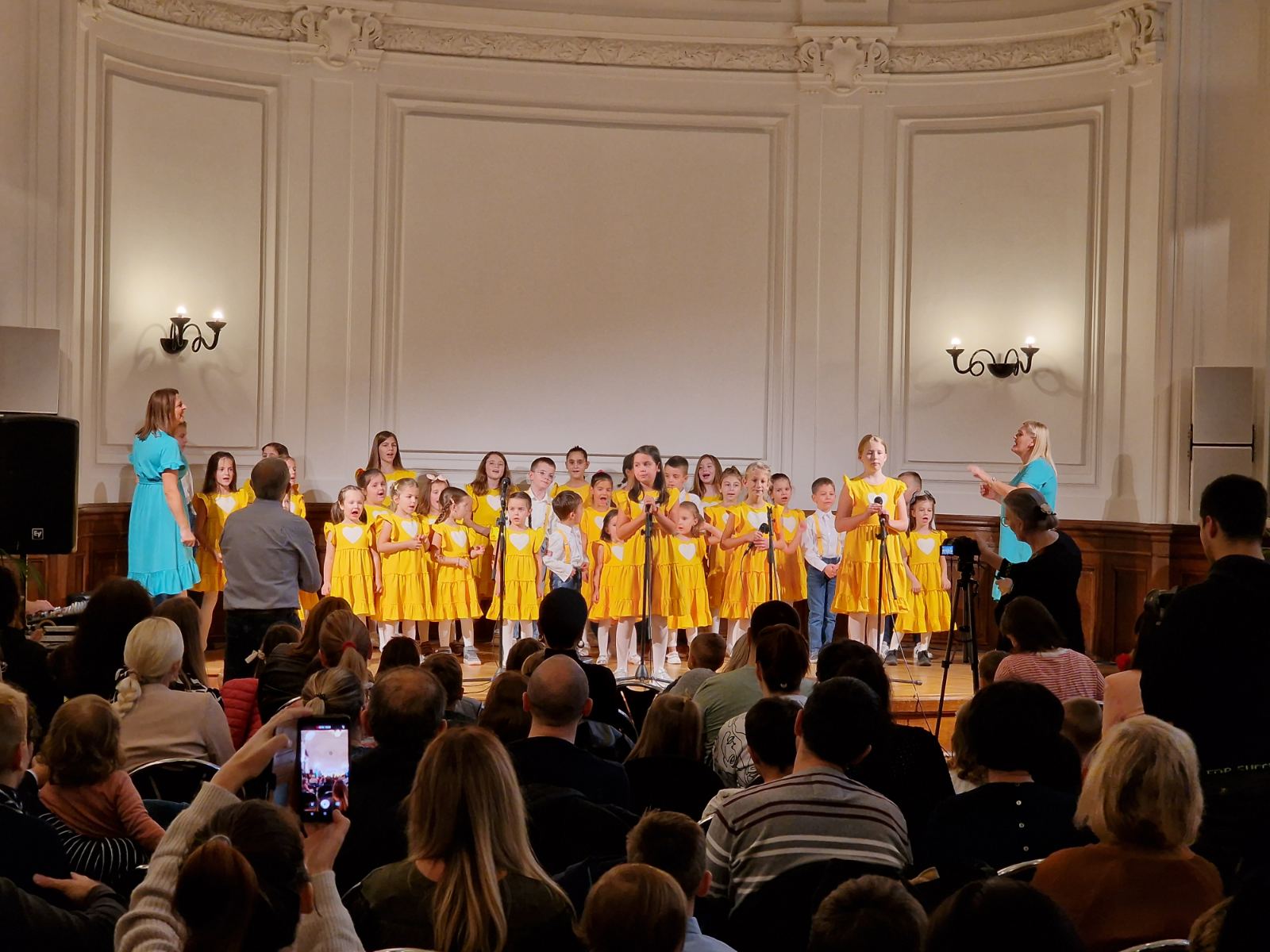 U organizaciji Predstavništva RS u Austriji: Puna sala gostiju uživala u koncertu “Vrapčića” u Beču