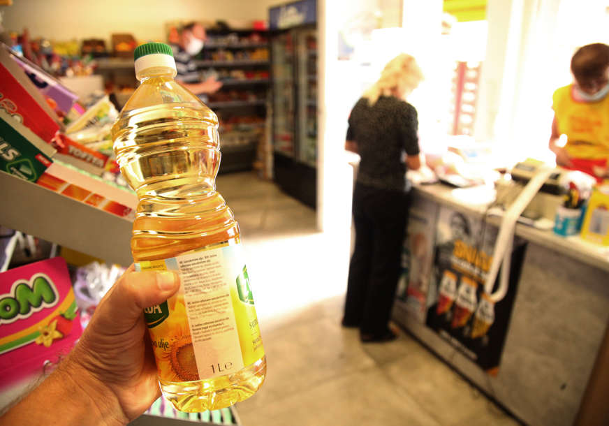 Spali smo na pileća krilca i salamu: Poskupljenja urnisala standard