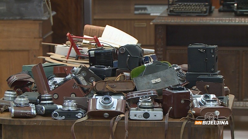 Predmeti stariji od vijeka izloženi u Bijeljini: “Moramo da ih čuvamo od insekata, ali i nevremena” (FOTO)