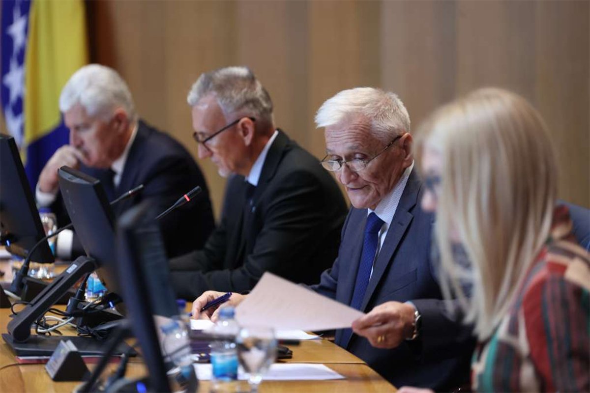 Na hitnoj sjednici Doma naroda nema rasprave o smjeni kadrova SNSD, Špirić poručio da se strpe