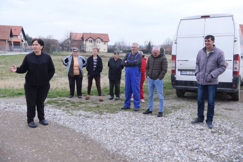 Mještani bijeljinskog naselja Zair poručuju: Na dva kilometra smo od centra grada, a kao da smo u srednjem vijeku (FOTO)