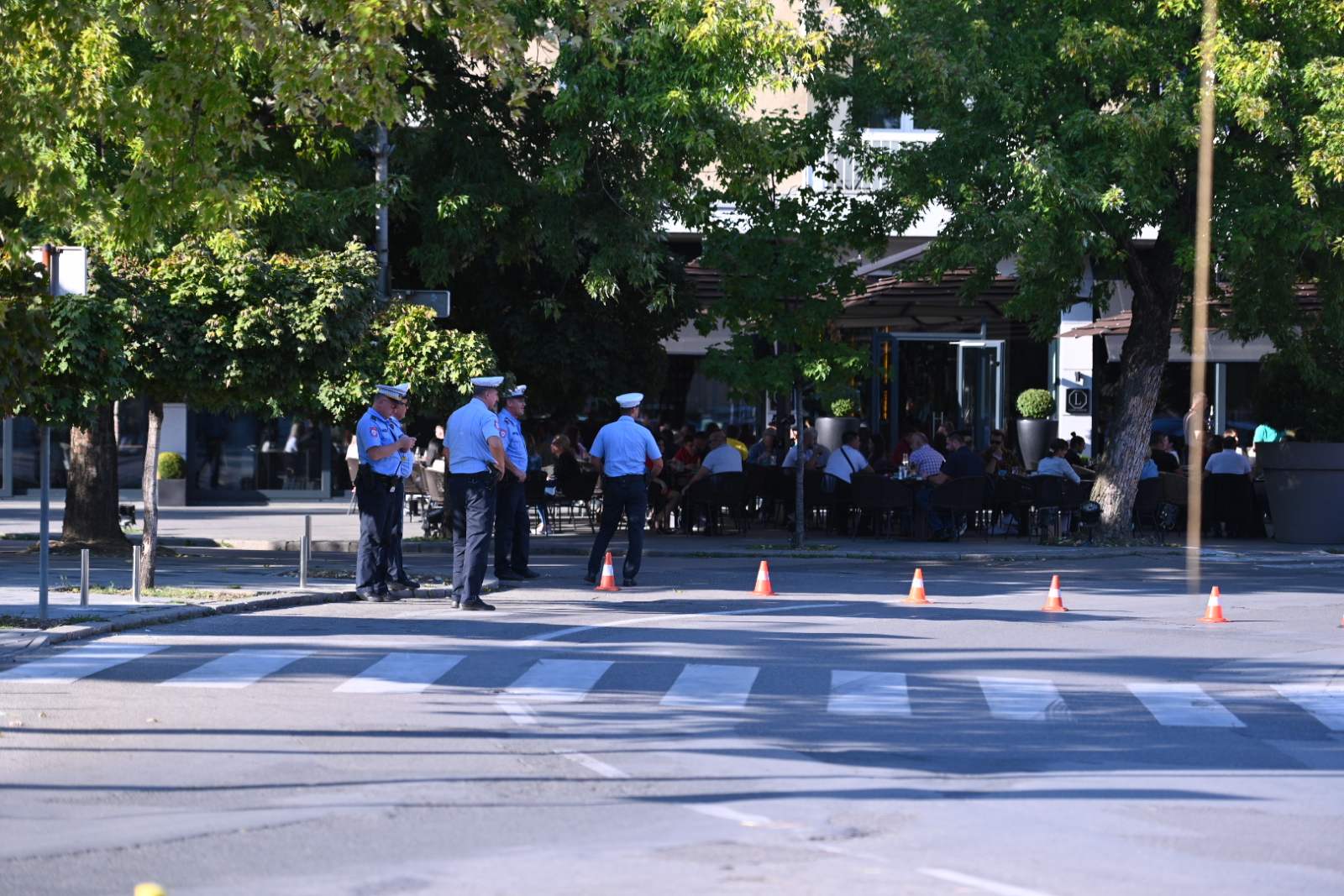 InfoBijeljina na licu mjesta: Građani pristižu na narodni skup, na terenu i policija