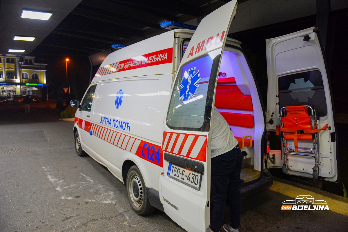 Kojčinovac kod Bijeljine: Motociklista prevezen u bolnicu, TEŠKO POVRIJEĐEN u sudaru s traktorom