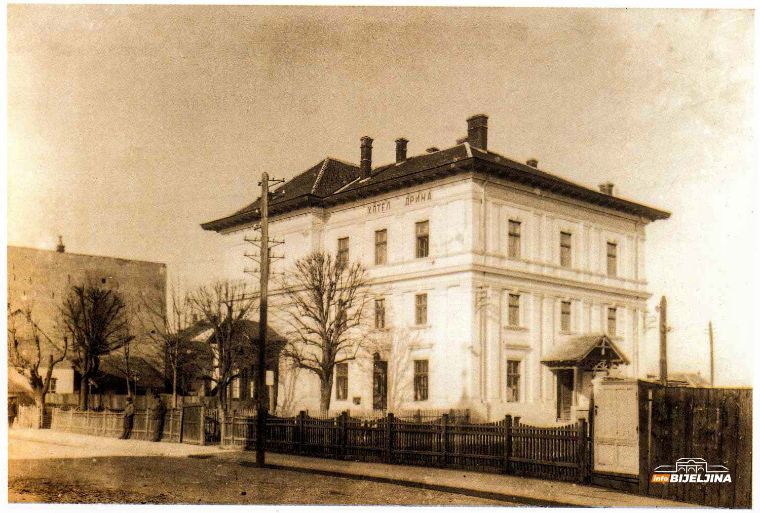 Bijeljina ponovo u fokusu javnosti: Kada je prvi klavir stigao u naš grad? (FOTO)