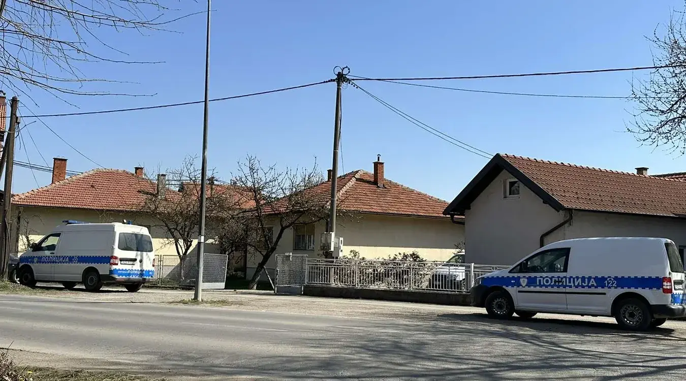 Prve fotografije sa mjesta tragedije: Policija iznosi tijela, uviđaj i dalje traje
