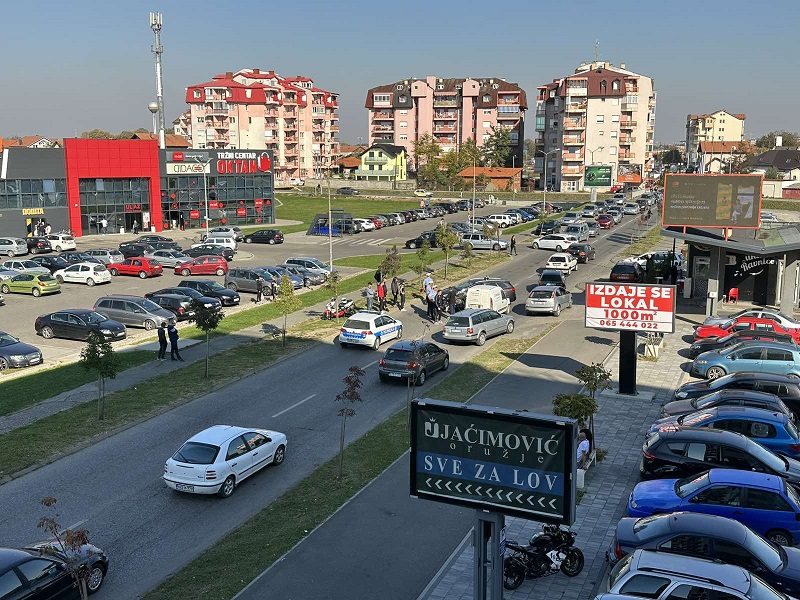 Maloljetni motociklista povrijeđen u sudaru u Bijeljini, otežan saobraćaj (FOTO)