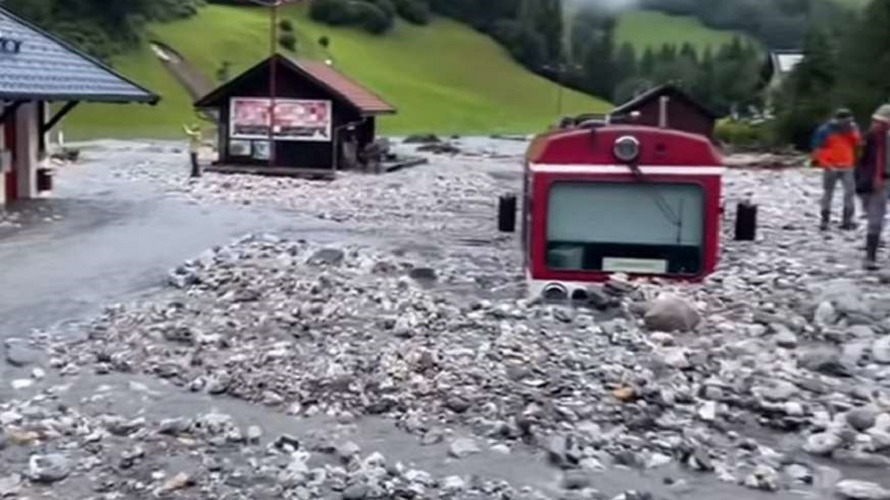 Poplave i odroni u Austriji, jedna osoba poginula