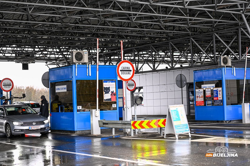 Vozač kamiona dva puta pokušao podmititi istog carinika: