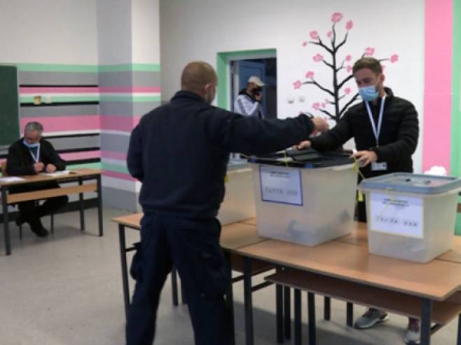 KiM: Glasanje protiče bez incidenata