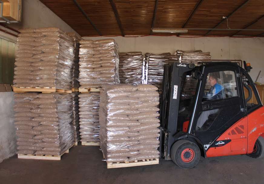 Najjeftinije grijanje postalo jako skupo: Peleta nigdje nema, a cijena paprena