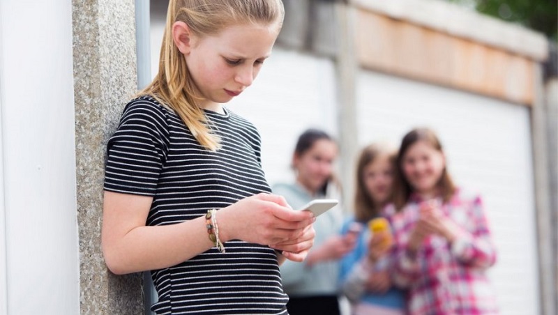 KAKO ŠTITITI NAJMLAĐE OD DIGITALNIH NASILNIKA? Stručnjaci upozoravaju da polovina tinejdžera trpi sajber-zlostavljanje