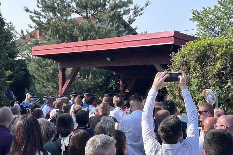 Naguravanje s policijom ispred kuće Milana Miličevića