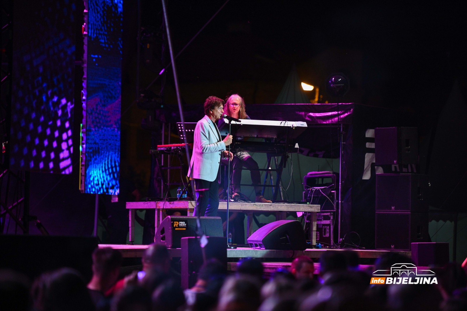 Koncert decenije u Bijeljini: Čolićeve bezvremenske hitove uglas pjevali obožavaoci svih generacija (FOTO, VIDEO) 