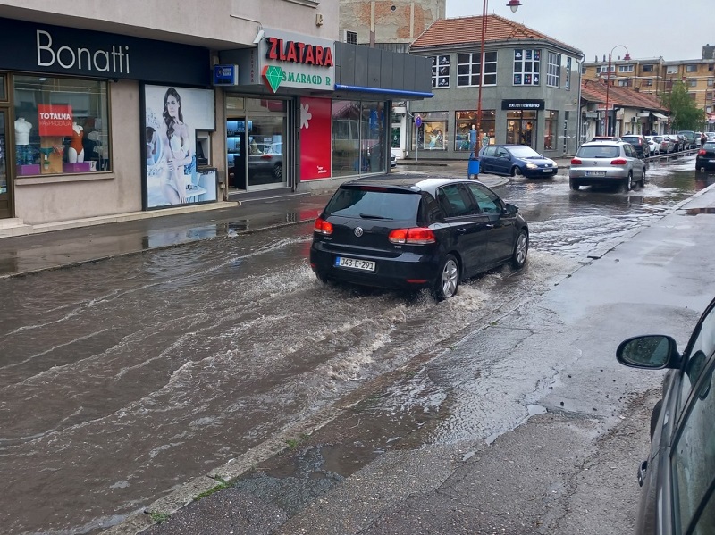 Ponovo „jezero“ u Nušićevoj ulici, kada će reagovati nadležni? (FOTO)