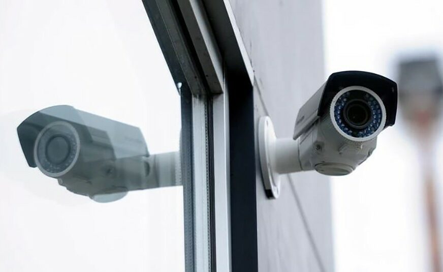 Turisti ogorčeni: Vlasnik hotela u Grčkoj skrivao kamere u sobama i POTAJNO SNIMAO GOSTE mjesecima