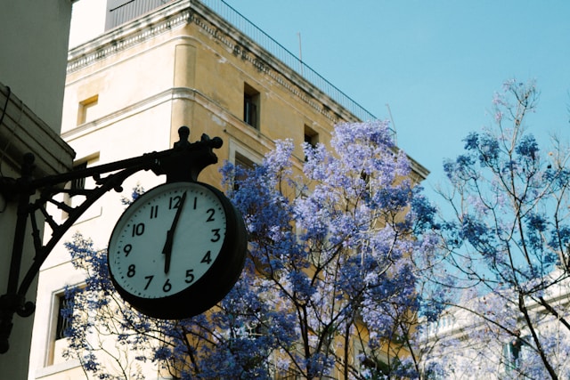 Kada se tačno pomjera sat ove godine? Zašto gubimo san i kako da se organizam lakše prilagodi