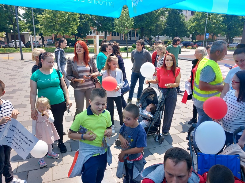 Roditelji djece s poteškoćama u razvoju poručili: Ne pravite od nas socijalne slučajeve! (FOTO)