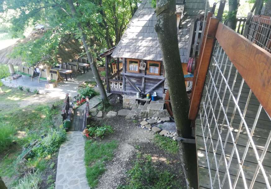 OŽIVJELO PUSTO SELO Na obroncima Majevice nikao etno raj