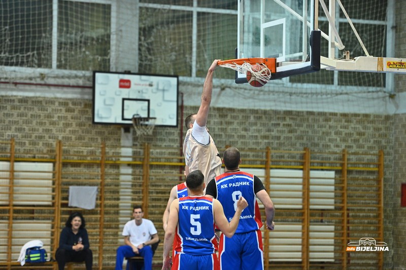 U dramatičnoj završnici Budućnost savladala Radnik i plasirala se u finale (FOTO)