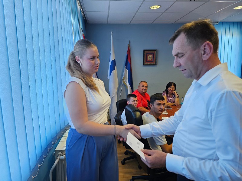 Nagrade najboljim srednjoškolcima od opštine Ugljevik: Znanjem grade sebe i svoj Ugljevik