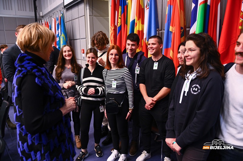 Obratio im se Bencun: Najbolji studenti Univerziteta iz Banjaluke posjetili sjedište OEBS-a u Beču (FOTO)