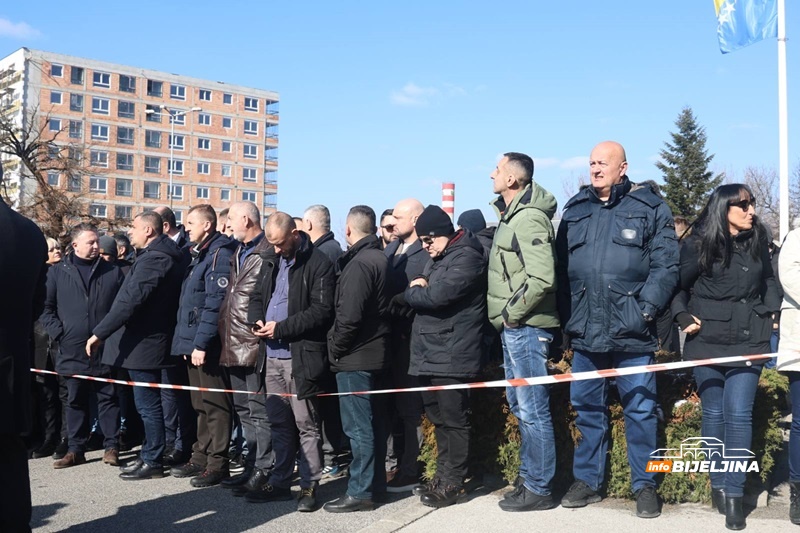 Dodik stigao u Sud, dočekan aplauzima /FOTO/