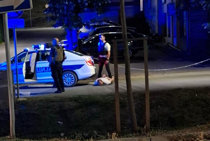 Pucao u izlog prostorija SNS-a u Vrnjačkoj Banji