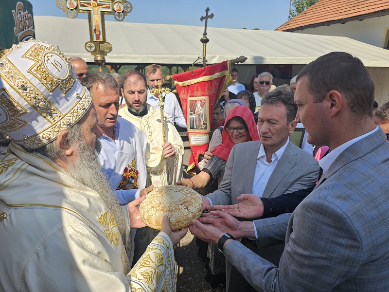Episkop Fotije pozvao Srbe i sve ljude dobre volje da rade na očuvanju Republike Srpske: Za odbranu Srpske život je dalo skoro 30.000 Srba 