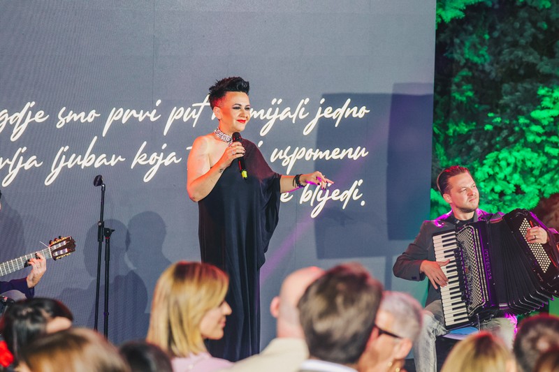 Spektakularan koncert Amire Medunjanin: Kako je Bingo Group Festivalski trg pretvorio u Naše mjesto