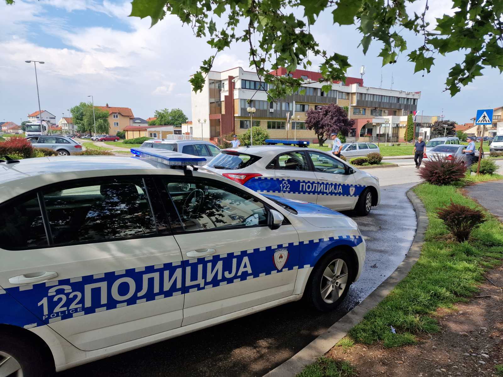 Bijeljina: Mercedesom udario pješaka, odvezlo ga vozilo Hitne