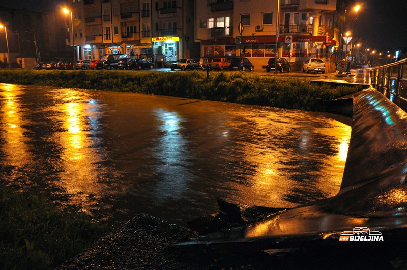 Deset godina od katastrofalnih poplava u Semberiji – prizori koji se ne zaboravljaju lako (FOTO)